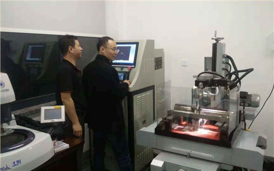 上海（上海大學）線切割機床現(xiàn)場培訓照片