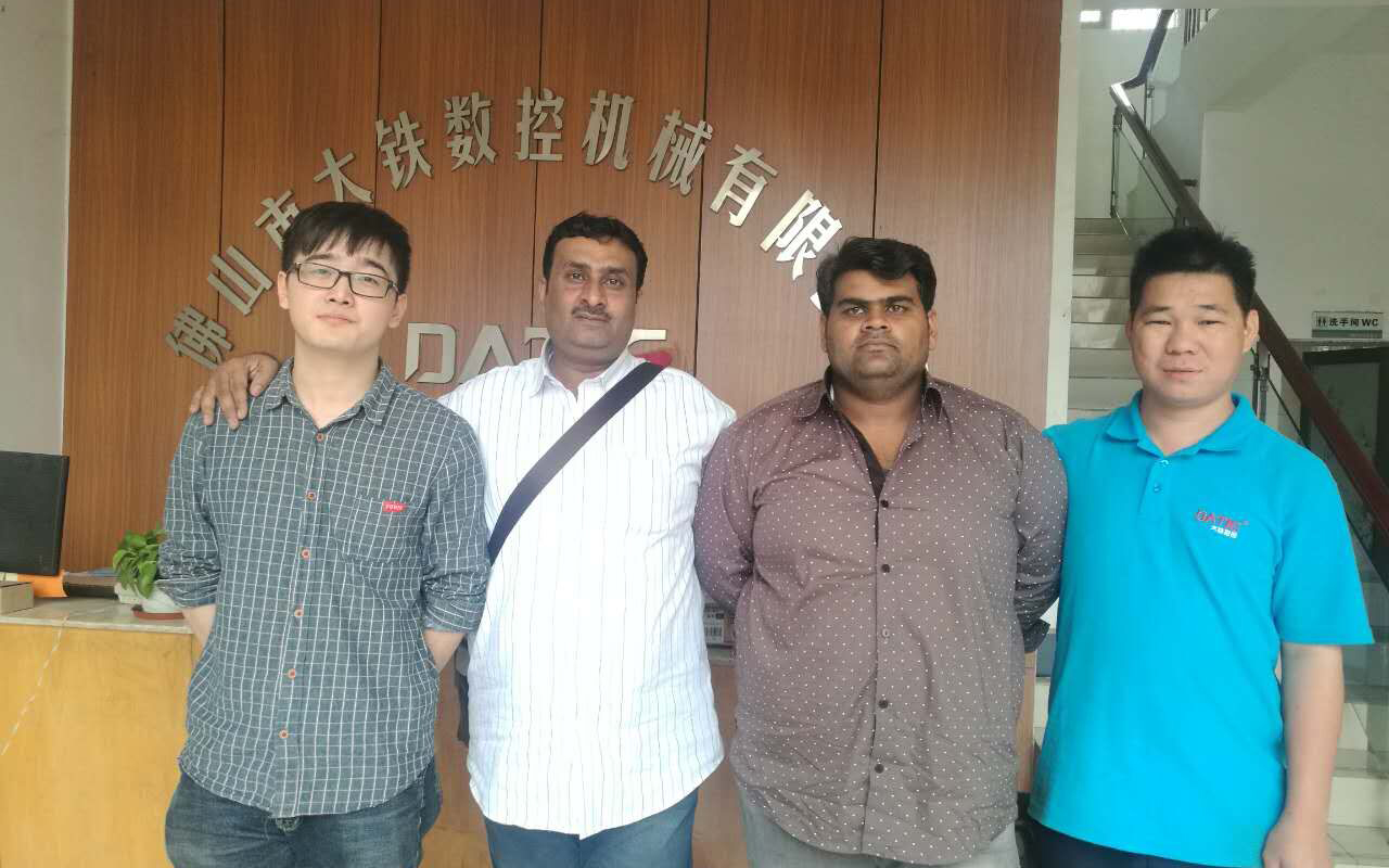 巴基斯坦客戶蒞臨大鐵數(shù)控