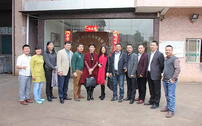 贏(yíng)想力創(chuàng)品牌班廣東大鐵行合照