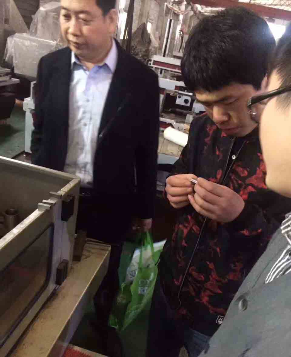 電火花線切割現(xiàn)場加工試樣