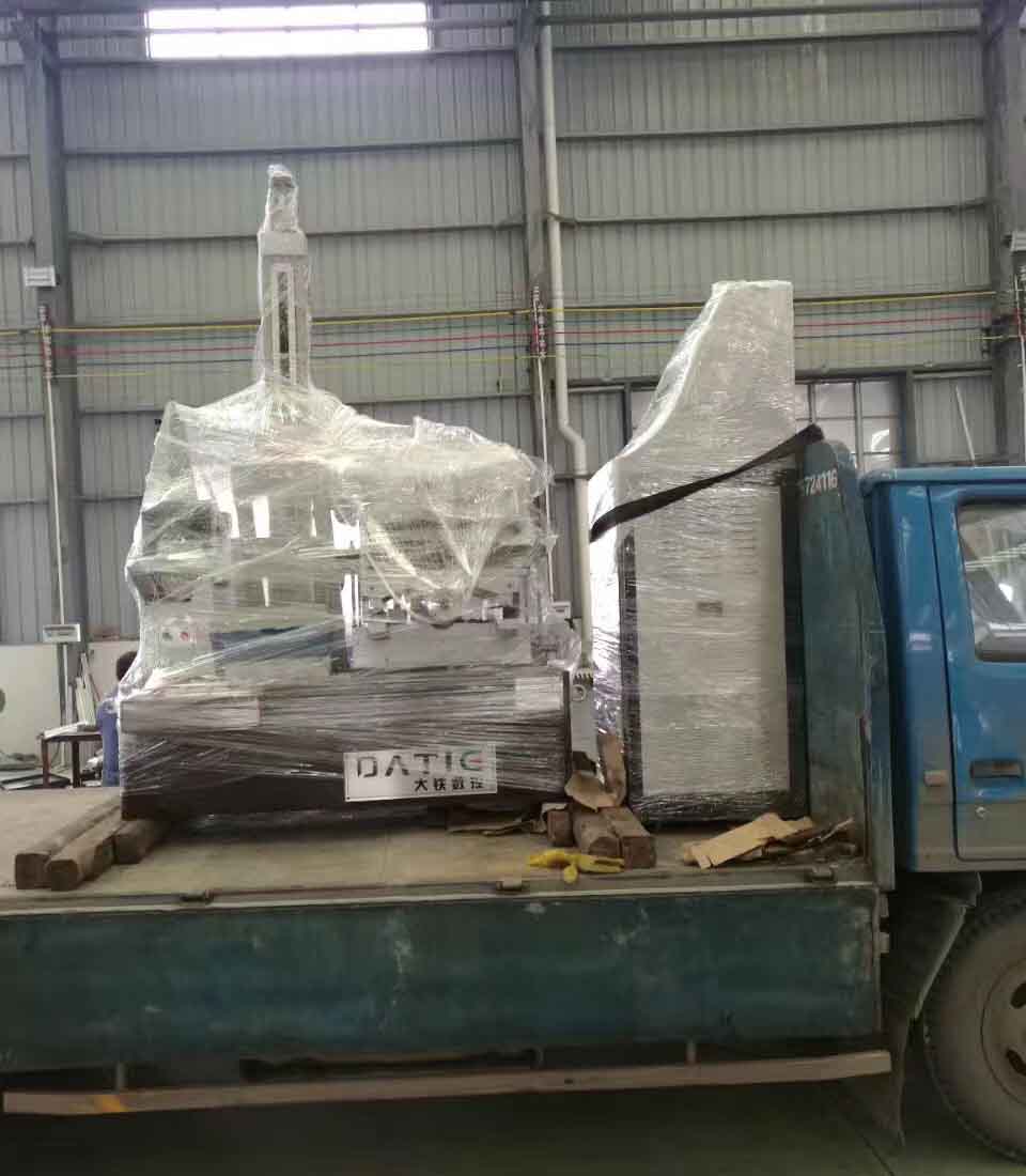 金祥盛模具現(xiàn)場卸貨圖片