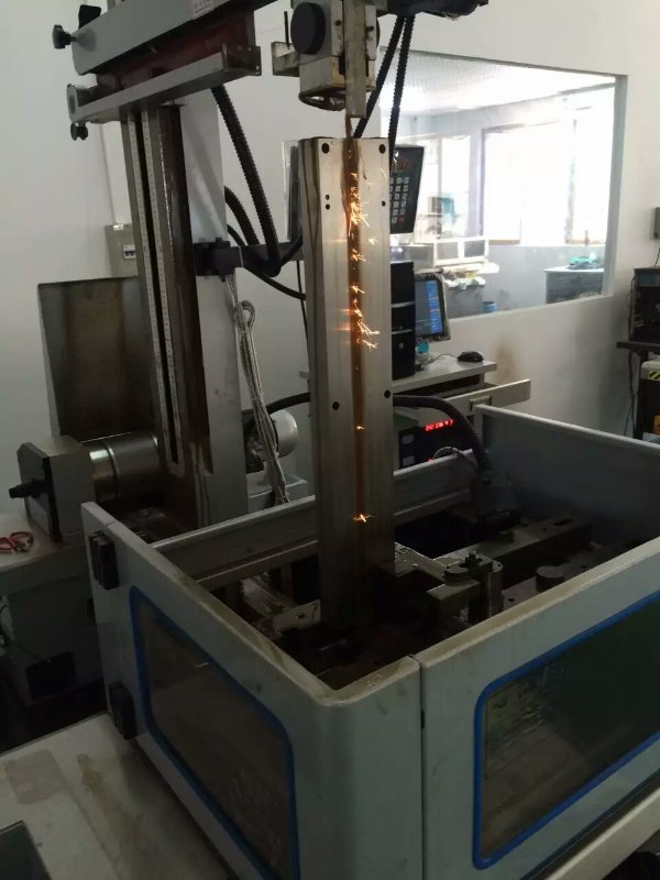 大鐵線切割機床加工大厚度工件1
