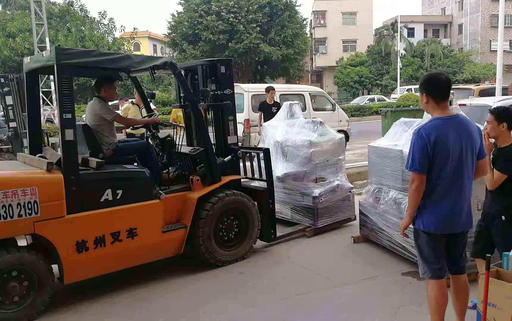東莞（外協(xié)聶老板）中走絲線切割卸貨照片