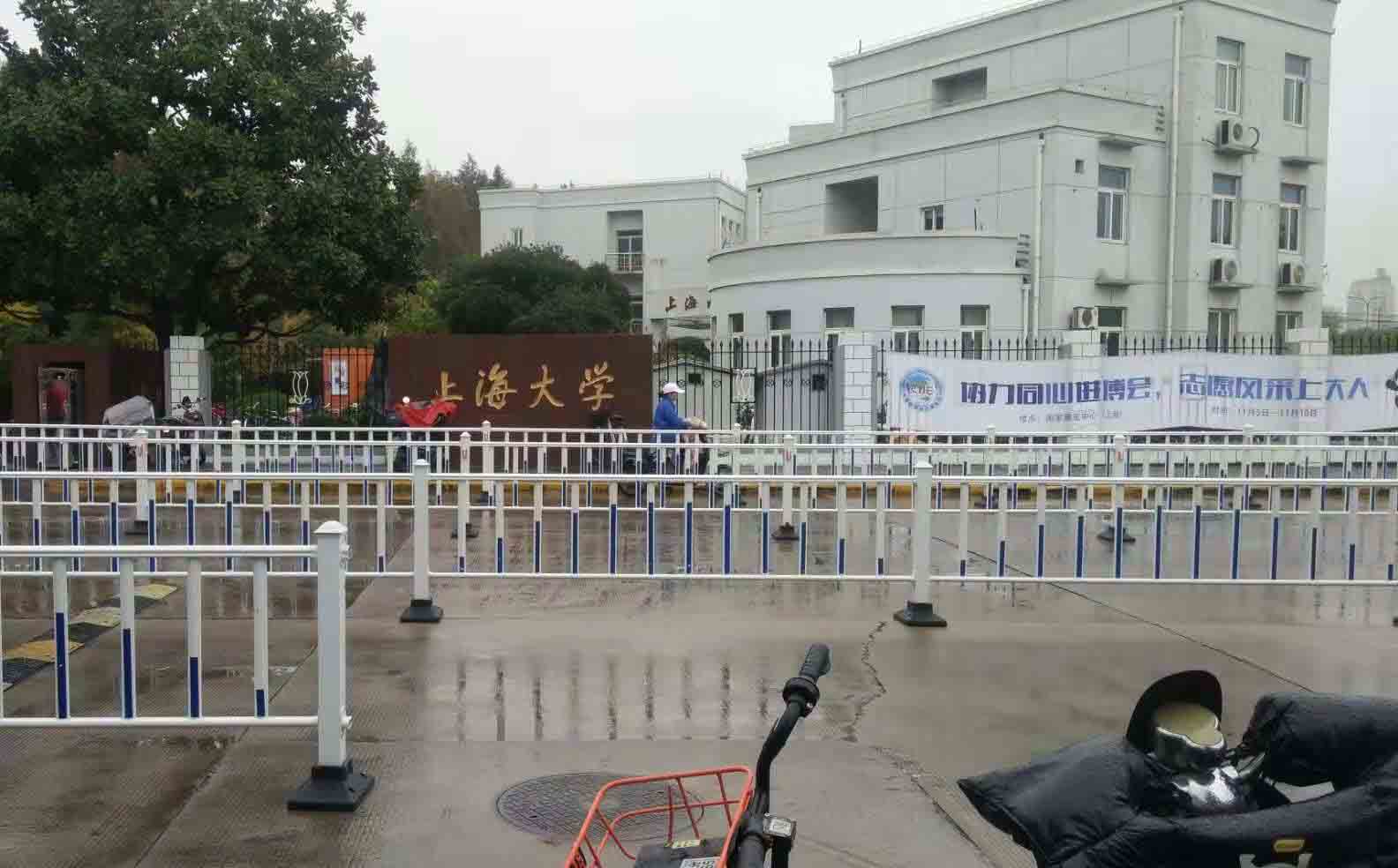 上海大學(xué)校門