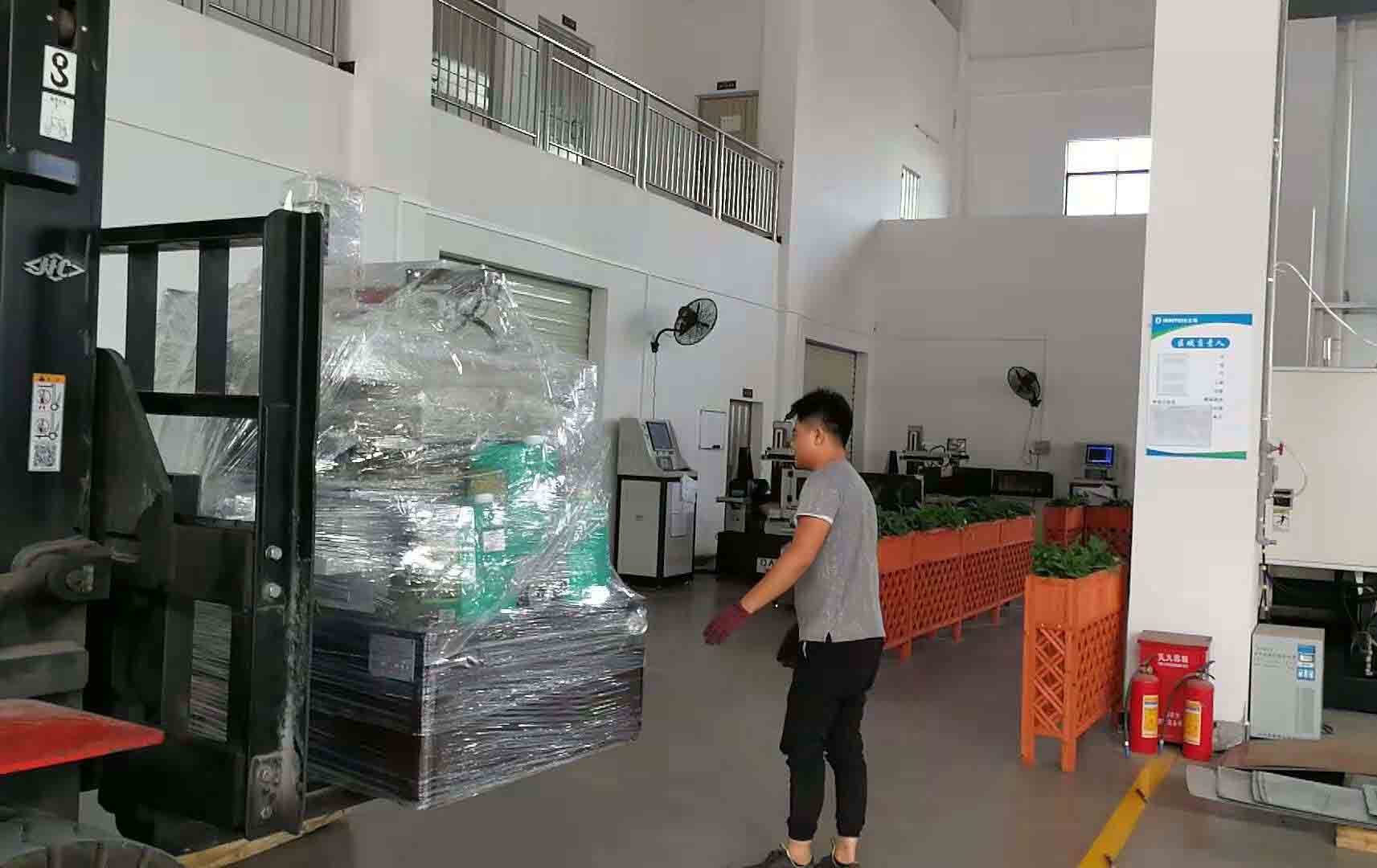 東莞（正翔模具）中走絲卸貨照片